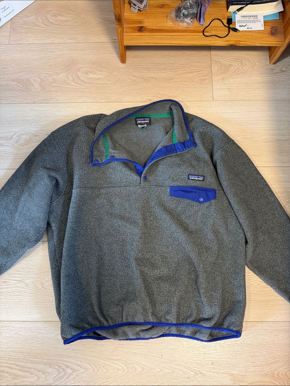 Patagonia Men's Heather Gray Fleece Pullover with Blue Trim